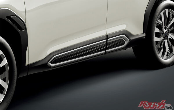 ドアアンダーガーニッシュ（シルバー）（2025年4月 フルモデルチェンジ発表時の公式画像より）