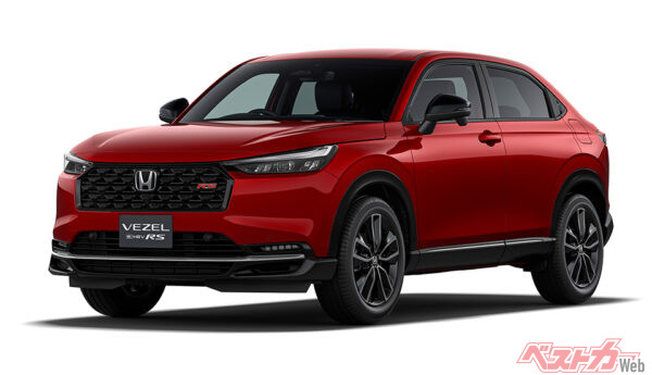 e:HEV RS(FF) フロント7:3スタイリング プレミアムクリスタルレッド・メタリック（2025年10月 新グレード設定時の公式画像より）