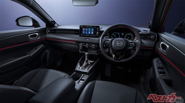 e:HEV RS(4WD)メーカーオプション装着車 インパネイメージ プレミアムクリスタルレッド・メタリック（2025年10月 新グレード設定時の公式画像より）