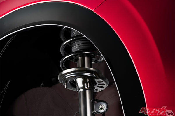 e:HEV RS専用 ローダウンサスペンション（2025年10月 新グレード設定時の公式画像より）