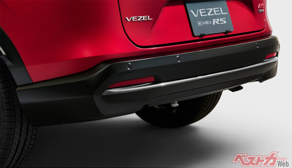 e:HEV RS専用エクステリア リアバンパーモールディング（ダーククロームメッキ）（2025年10月 新グレード設定時の公式画像より）