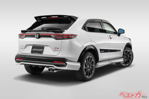 リアもさらにかっこよく、ディフューザ形状の迫力がうれしい