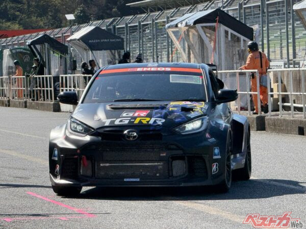 前後とも強烈に張り出したワイドフェンダーがMコンセプトの証だ