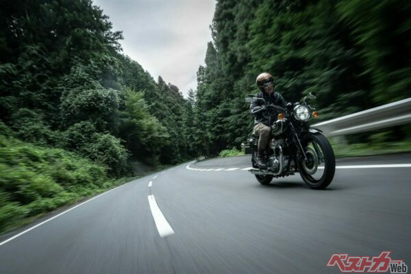 実際に走り出せば、その重厚な佇まいとは裏腹に、軽快でリニアなハンドリングが楽しめる