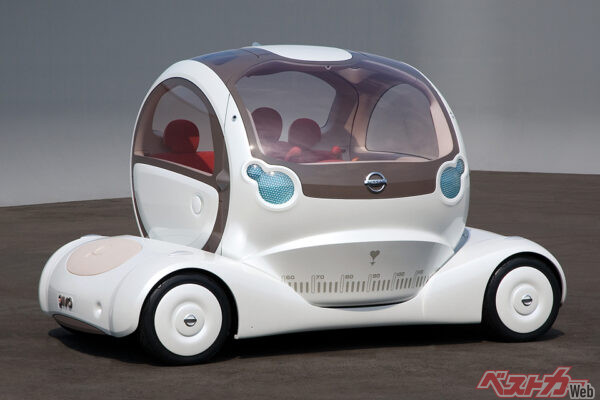 日産 ピボ（2005年）。キャビンが180度回転することでバック走行が不要になる小型電気自動車