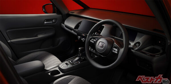 e:HEV HOME 特別仕様車BLACK STYLE（FF）インパネイメージ　オプション装着車（2023年12月 「HOME」特別仕様車時の公式画像より）