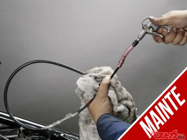 フリクションロス軽減に不可欠なケーブルメンテ。潤滑油が通りづらい時は注射器で引いてみよう