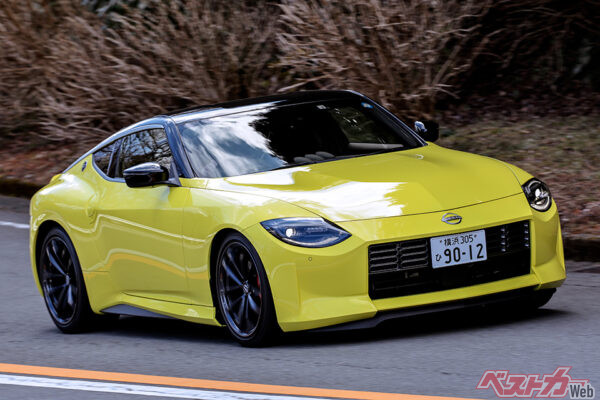 日産 フェアレディZ（現行型・2022年登場）。全長4380×全幅1845×全高1315mm、車重1590kg、3L・V6ターボ（405ps/48.4kgm）