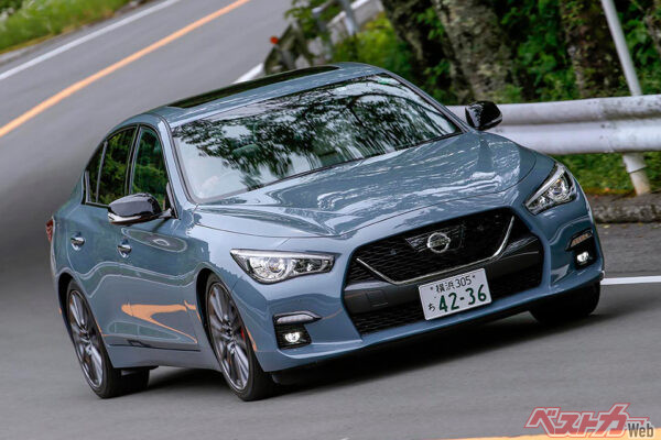 日産 スカイライン400R（現行型・2019年登場）。全長4810×全幅1820×全高1440mm、車重1760kg、3L・V6ターボ（405ps/48.4kgm）／スポーツセダンらしい走りを実現