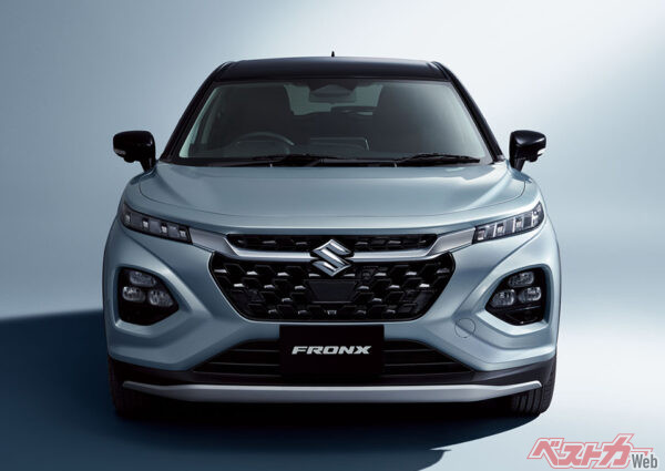 エクステリア フロント 01 スプレンディッドシルバーパールメタリック ブラック2トーンルーフ（2024年10月 発売開始時の公式画像より）