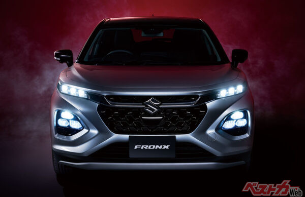 エクステリア フロント 02 スプレンディッドシルバーパールメタリック ブラック2トーンルーフ（2024年10月 発売開始時の公式画像より）