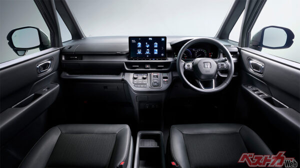 SPADA インテリア01（2025年5月 新グレード追加時の公式画像より）