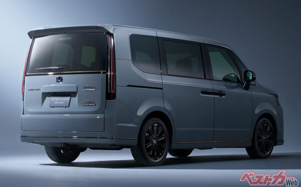 SPADA PREMIUM LINE BLACK EDITION エクステリア02（2025年5月 新グレード追加時の公式画像より）