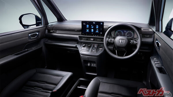 SPADA PREMIUM LINE BLACK EDITION インステリア01（2025年5月 新グレード追加時の公式画像より）