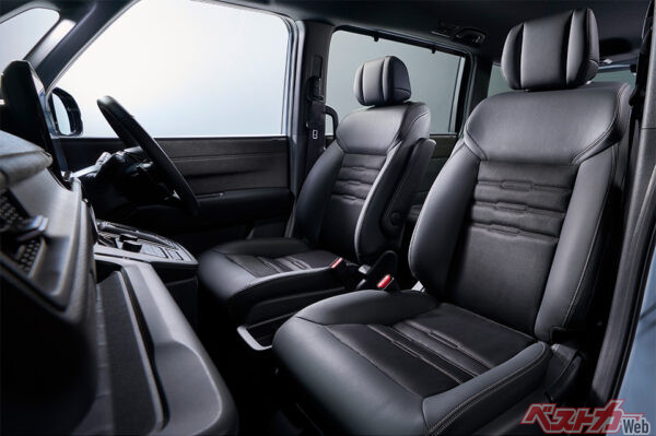 SPADA PREMIUM LINE BLACK EDITION インステリア03（2025年5月 新グレード追加時の公式画像より）