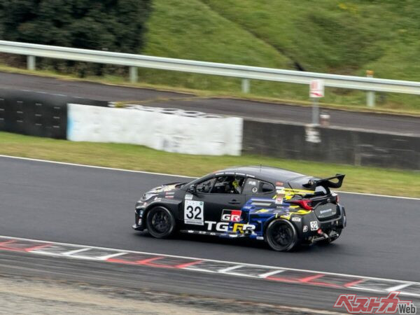 ブレーキングとステアリング操作のバランスが不安定で、カイゼンポイントのひとつだという