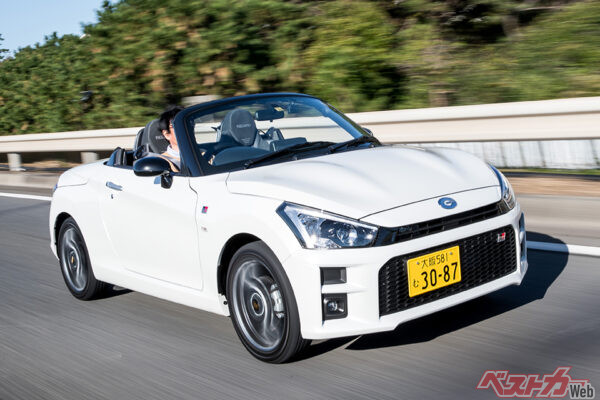 ダイハツ コペン（現行型・2014年登場）。全長3395×全幅1475×全高1280mm、車重850kg、0.66L直3ターボ（64ps/9.4kgm）