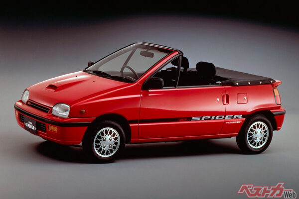 ダイハツ リーザスパイダー（初代・1991年登場）。全長3295×全幅1395×全高1345mm、車重730kg、0.66L直3ターボ（64ps/9.4kgm）