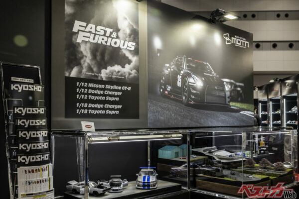 FAST ＆ FURIOSの文字の下には今後登場する5台の名前が並べられた