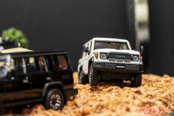 意外と少ないランドクルーザー70も1/43シリーズに加わったばかり。カラーはホワイト、ブラック、ベージュの3種類