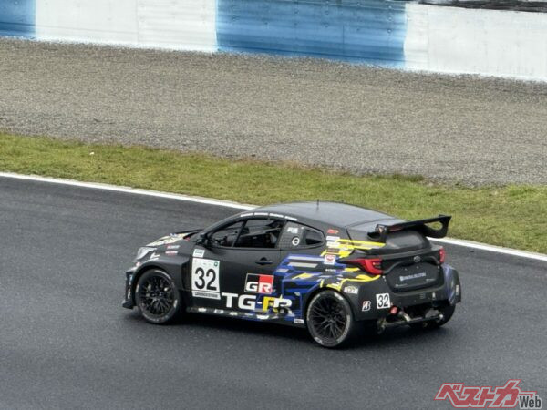 400馬力超も狙える4気筒エンジンだが、今回は初レースということもあり、300馬力超と抑えたが、速さは相当なものだ