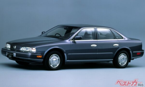 ボディには炭素粒子カーボングラファイトを含んだ塗料を採用。光源や視点の角度によって色味が変化する「トワイライトカラー」は、従来の単色塗装では得られなかった深みと表情を与えている