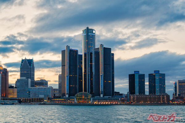 デトロイトのルネサンスセンター。GMの繁栄を象徴するシンボルでもあった
