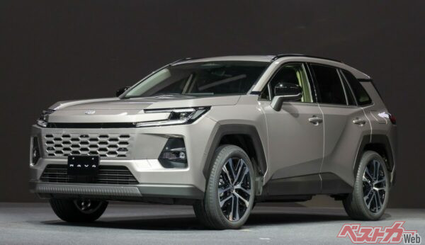 2025年12月17日に発売が予定されている新型RAV4のボディサイズは全長4600×全幅1855×全高1680mm、ホイールベース2690m