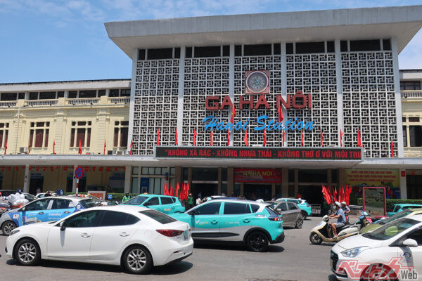 中心部にあるハノイ駅。ベトナム鉄道は市内の移動ではなく、長距離移動のもの