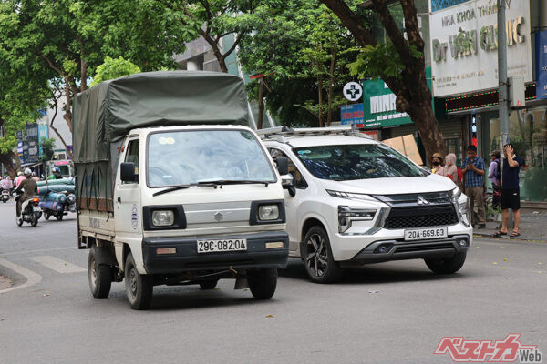 懐かしいスズキ車を発見。その名はスーパーキャリー。トラックとバンがある