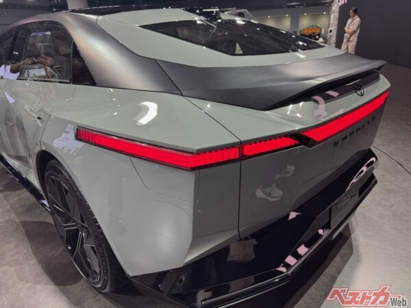 空力を重視したというリア回りもエグい