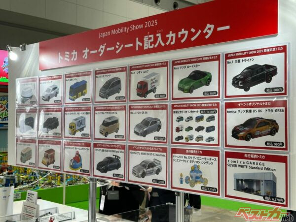 ブースに入ればいたるところにトミカが! ファンもお子さまもうれしくなるほど展示が盛り沢山だ!