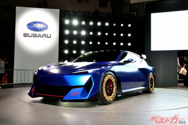 ロングホイールベースで重心を下げつつ、家族や仲間のスペースはちゃんと確保。「毎日使える戦闘力」というキャッチが似合う