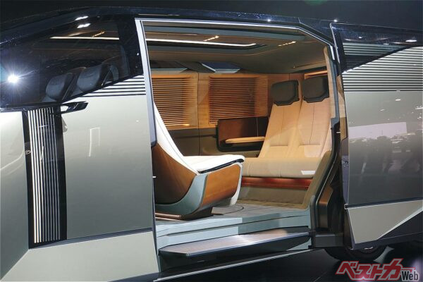 もう一つのLS、「LSクーペコンセプト」。3年前のLF-ZCにシルエットが似ている