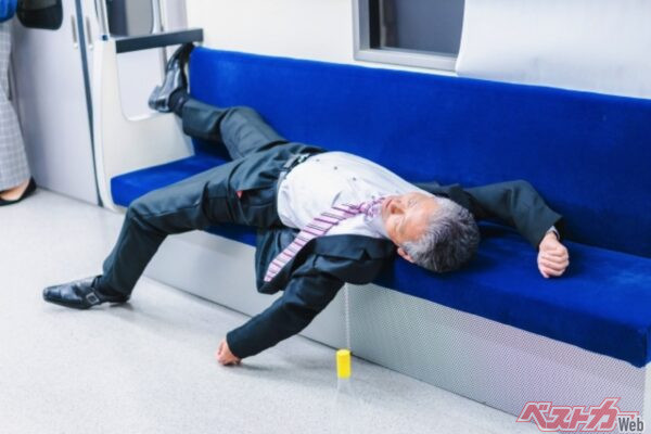 ひどく泥酔した状況では警察を呼ぶ場合もあります