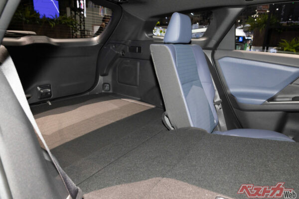 ソルテラよりリヤオーバーハングを150mm延長したことで、広々としたラゲッジスペースを確保。その広さはアウトバック以上