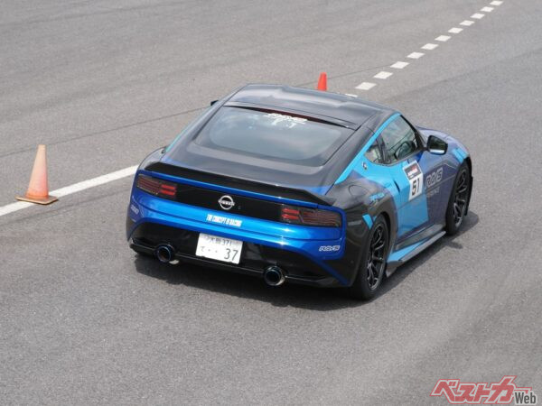 RAYSは複数台のデモカーを持ち込み同乗体験を実施。写真のRZ34のほかシビックやGR86でも実施された