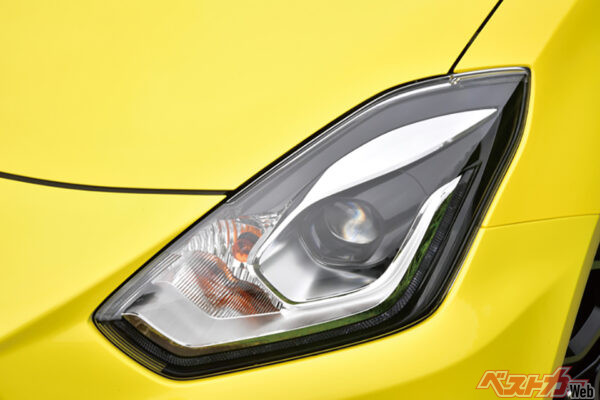 ヘッドライトもベース車とおおよその互換性がある