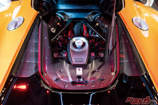 プロジェクトコード「F154FC」と名付けられたエンジン。「赤い頭」がご覧いただけるだろうか