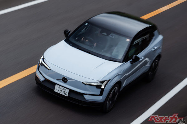 ボルボ EX30ウルトラ ツインモーター パフォーマンス。速さよりも余裕を感じる高性能だ