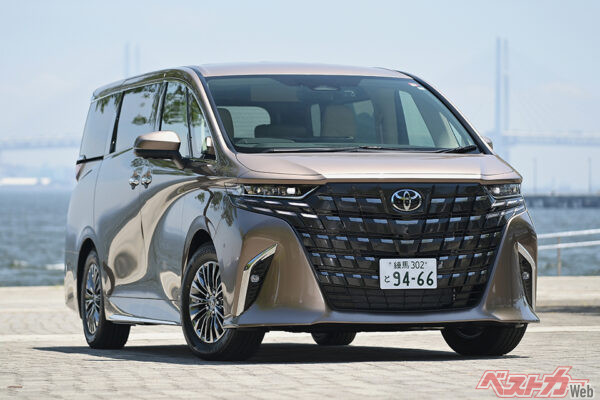 アイドリングストップ機構の非搭載車が多いトヨタ。現行アルファードのガソリン車にも装備されていない