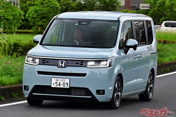 ホンダ ステップワゴン（ぽっちゃり系爆速車度：4）。ミニバンでも直噴システムや小径タービンなどによる低回転域でのターボ効果を味わえる