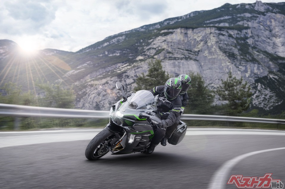 進化が止まらない!! スーパーチャージドツアラーのカワサキ「Ninja H2