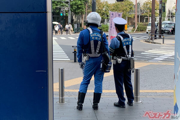 2025年9月の時点では、警察は違反の認知を高めるため自転車の横断歩道走行を重点的に指導