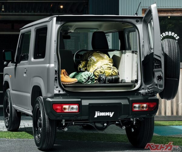 オフロード走行を楽しむ人だけでなく、ライトなレジャーや日常使いでもジムニーをおすすめしたい