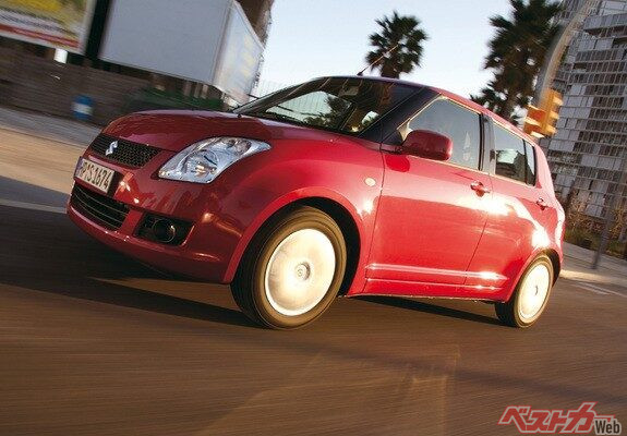 2004年に登場した2代目スイフト。これが、スズキの未来を切り開く存在となった