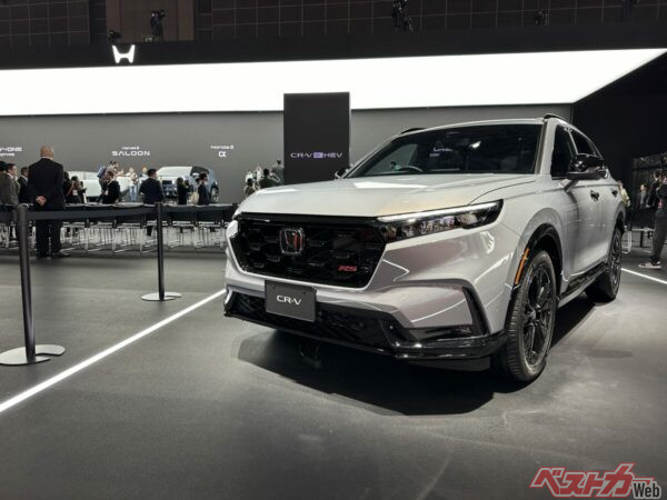 ホンダブースに入場してすぐにわかる存在感はさすがCR-V　見た目もなかなかかっこいいぞ！