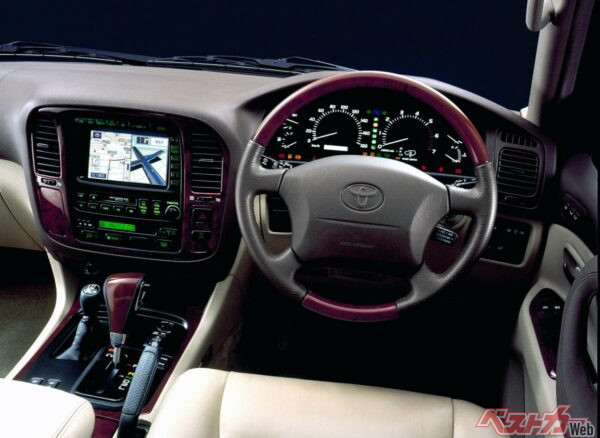 比較的安くて小さめなランクルFJが登場するのだから高級志向なランクルが出てもいいんじゃないか！