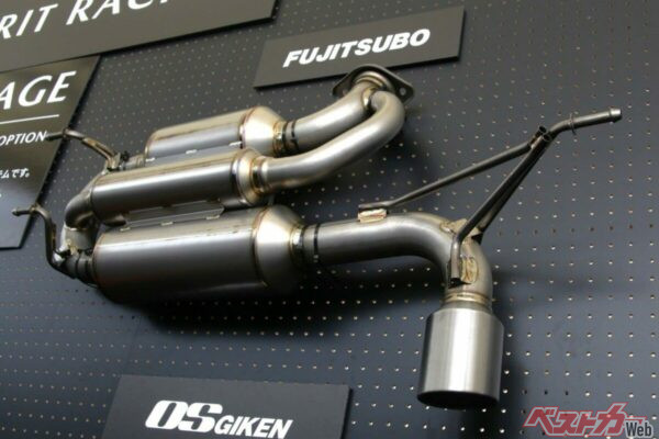 FUJITSUBOが開発した「MAZDA SPIRIT RACING ROADSTER」と「MAZDA SPIRIT RACING ROADSTER 12R」用の新マフラー。ディーラー純正オプションということで、保安基準適合の安心感と信頼性の高さが魅力だ