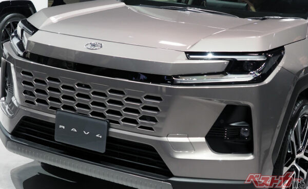 正式発売直前!! トヨタ「新型RAV4」早くも大人気で長納期必至…これは売れるわな……マジ凄すぎる全貌解説